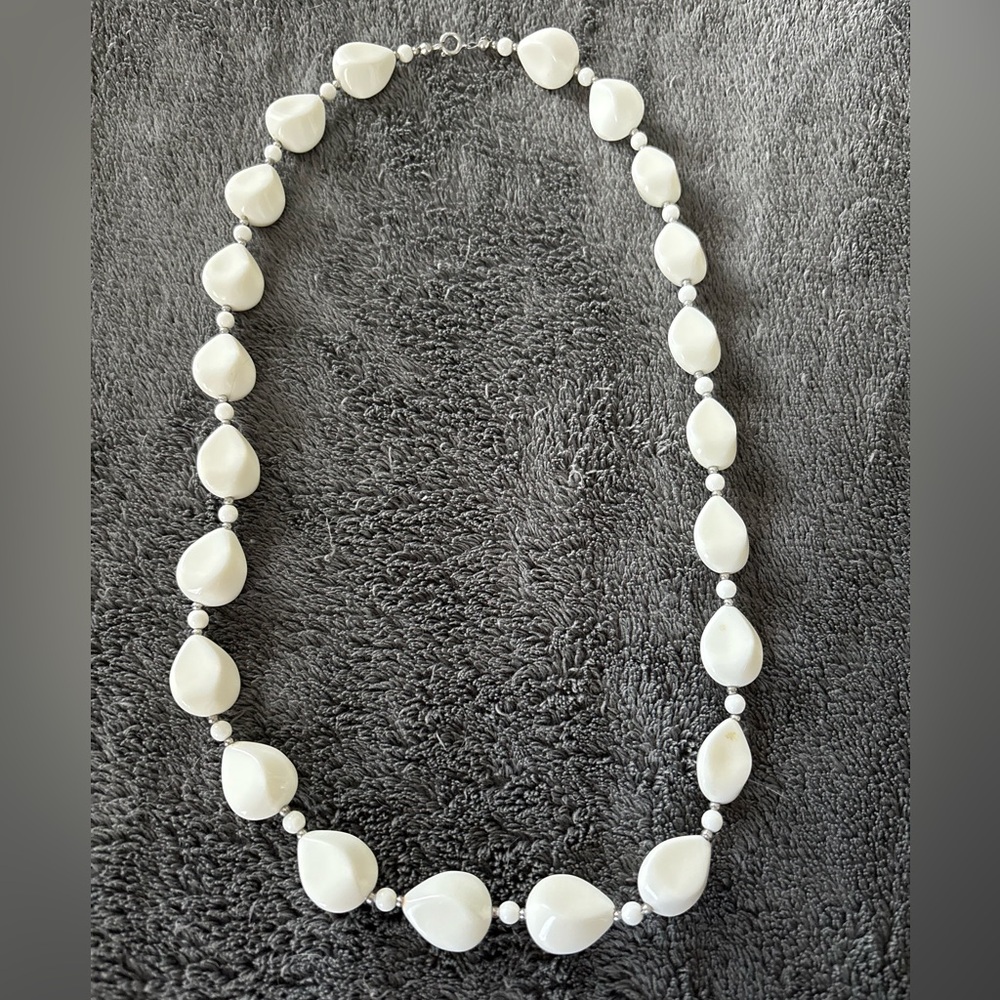 2/$20 Vintage matinee length necklace